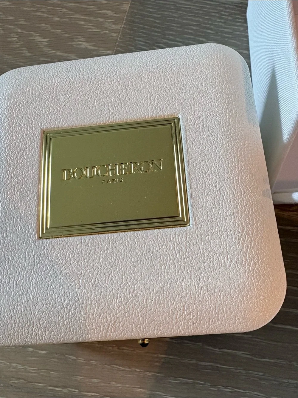 Boucheron White Earring Jewelry Box and gift box